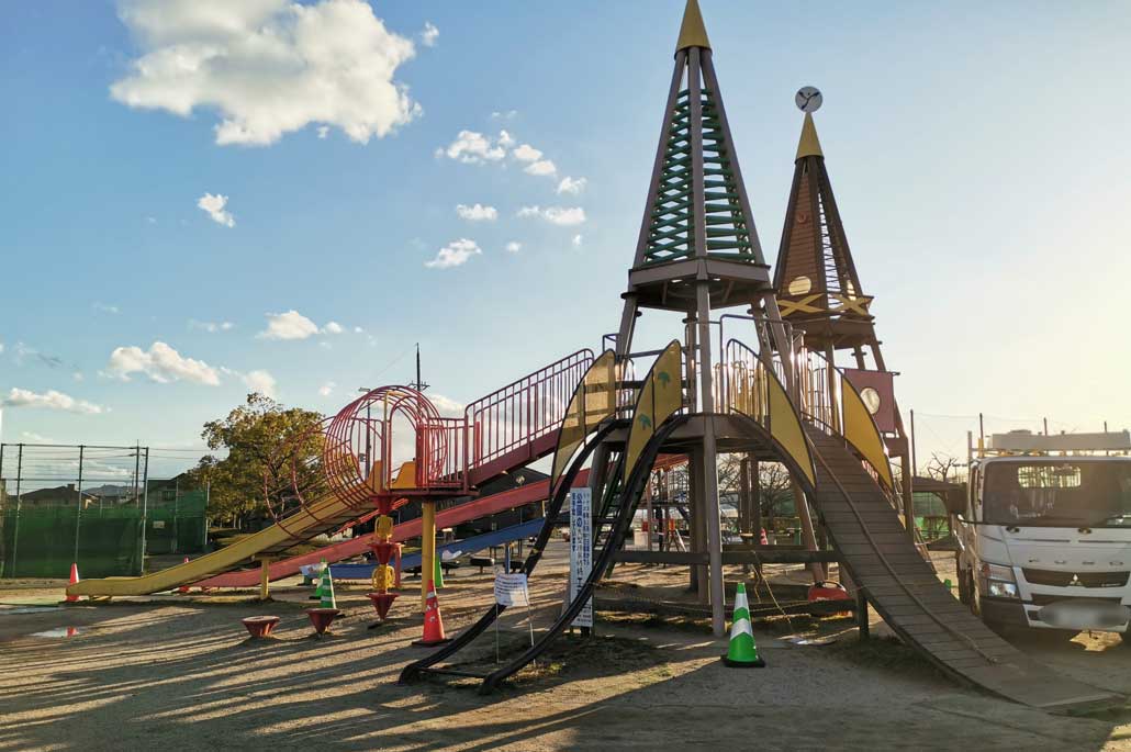 八幡市民スポーツ公園複合遊具の画像