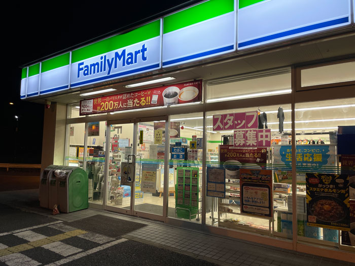「ファミリーマート 木津川台駅前店」外観画像