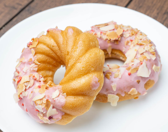 「kimi ni ageru（君に、あげる）nayamachi donuts」ドーナツのアップ画像