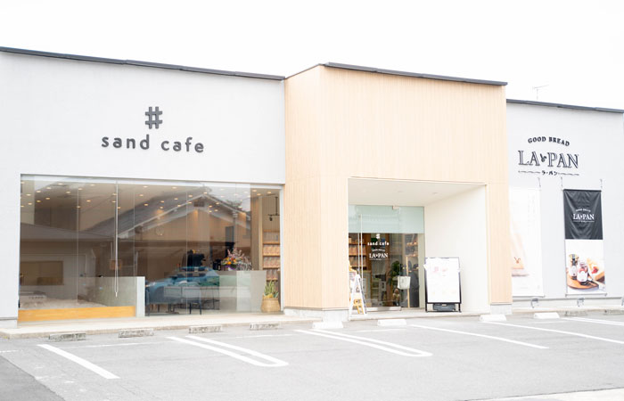 「ラ・パン 宇治店」と「sand cafe」の外観画像