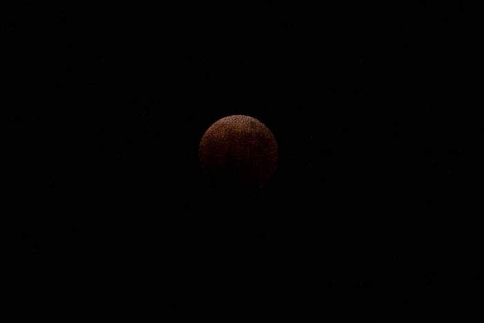 皆既月食（宇治市撮影19時半）の画像