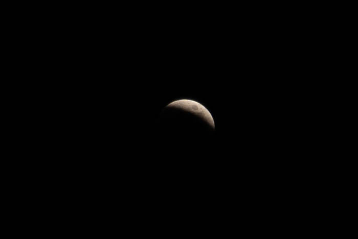 皆既月食（宇治市撮影19時）の画像