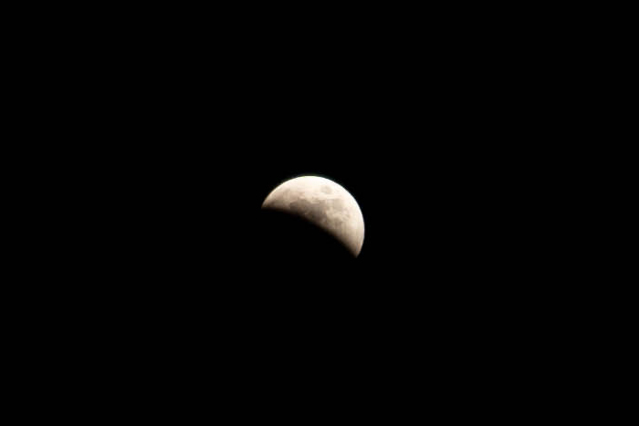 皆既月食（宇治市撮影18時45分）の画像