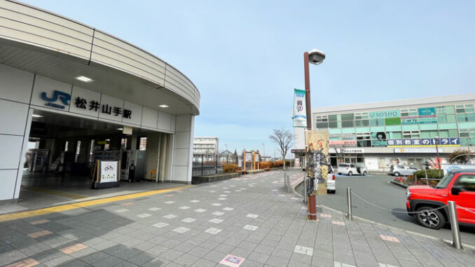 松井山手駅前・東側ロータリーの画像