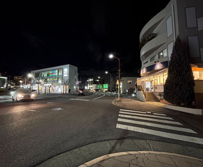 「パティスリー・ナチュール・シロモト 松井山手本店」前の通りの画像