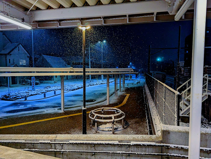 雪の新田駅の画像