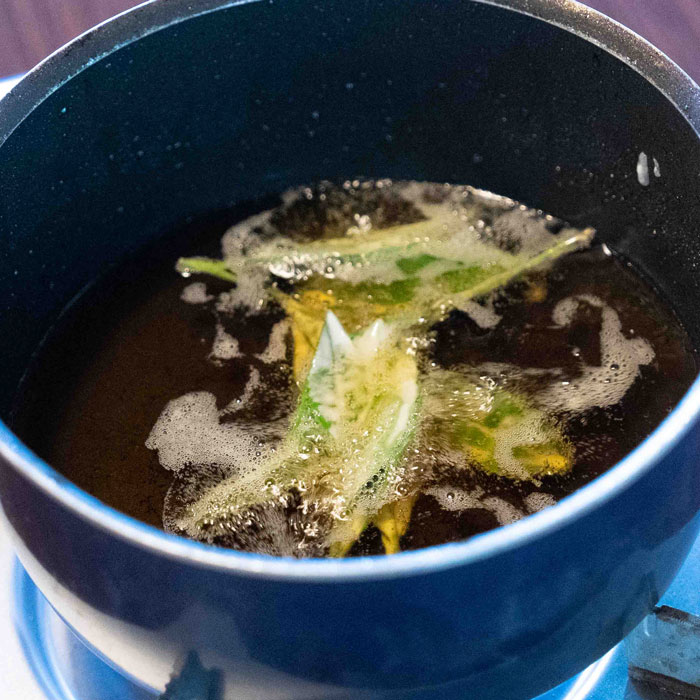 「和束家」茶葉の天ぷら画像３