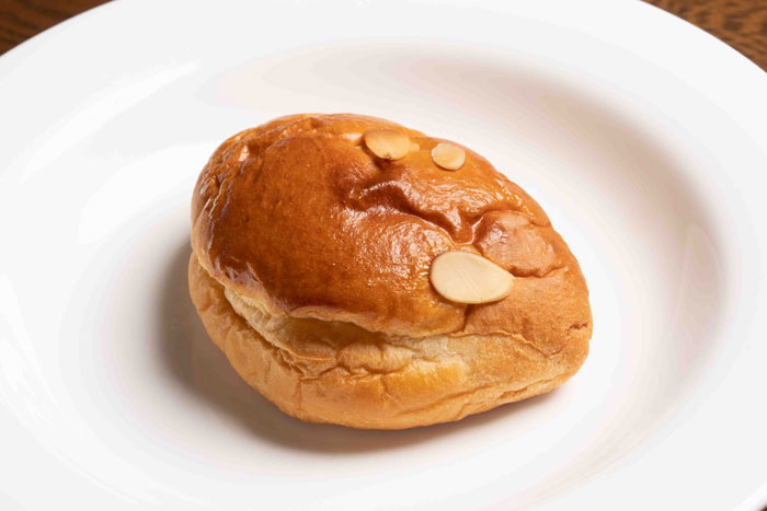「ベーカリー サンロック」クリームパンの画像１