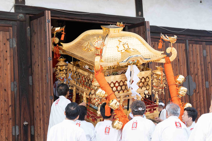 宇治神社の神幸祭のお神輿の画像