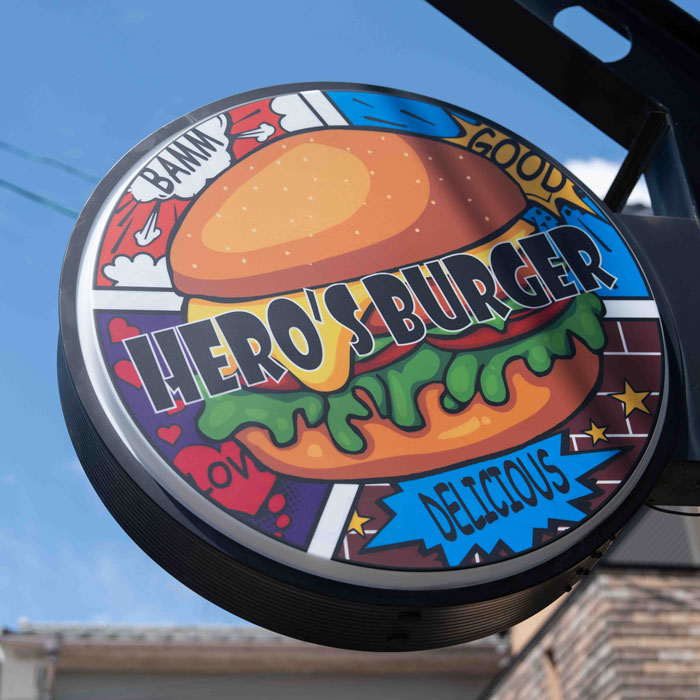 「Hero’s Burger（ヒーローズバーガー）」看板画像