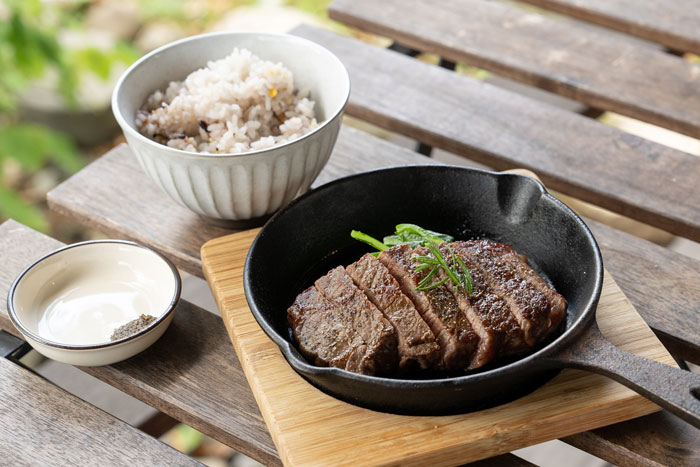 「炭焼き肉と京の野菜 Nico」ランチのステーキセット画像