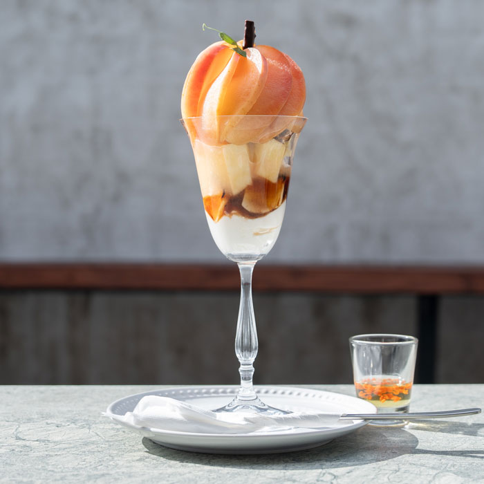 季節のフルーツを楽しむフルーツパフェ専門店「Palfe（パルフェ）」林檎とアールグレイのパフェの全体画像１