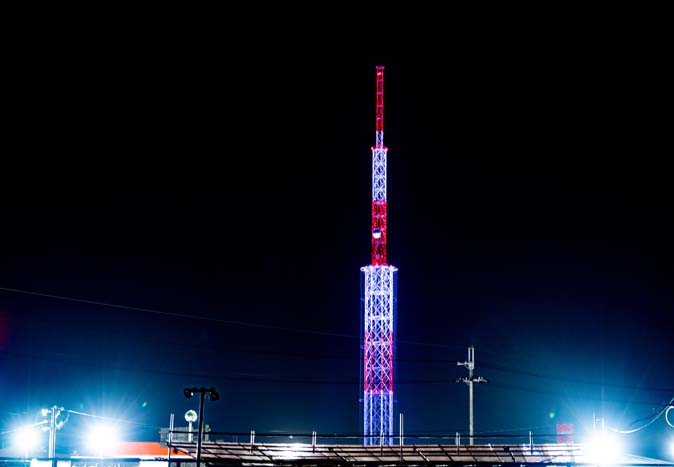 夜の「くみやま夢タワー137」画像