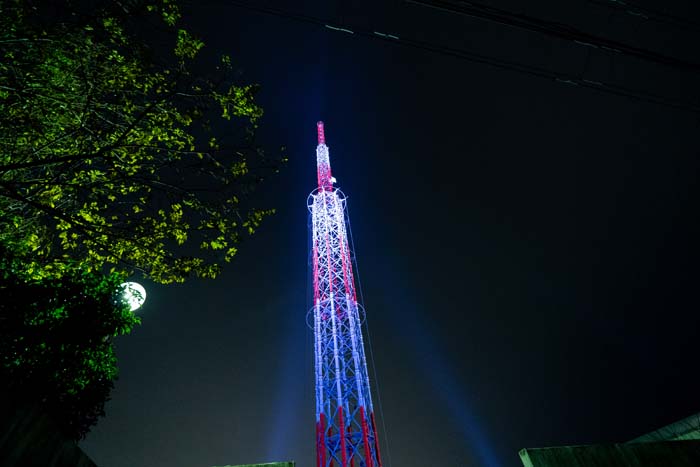 夜の「くみやま夢タワー137」画像