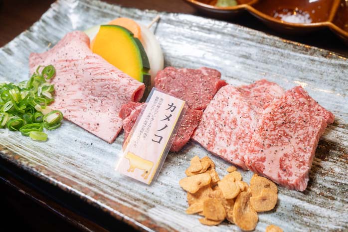 「薩摩焼肉 黒桜 宇治店」肉の画像１