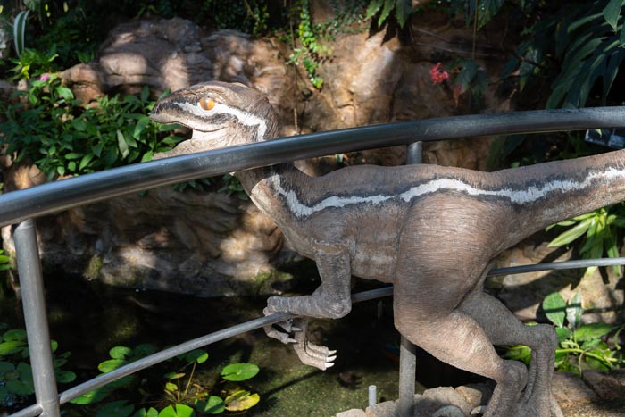 宇治市植物公園の温室の恐竜の画像