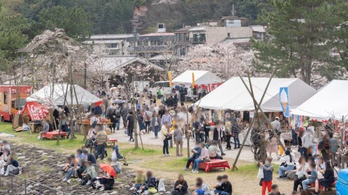 「宇治川さくらまつり」「炭山陶器まつり」の画像