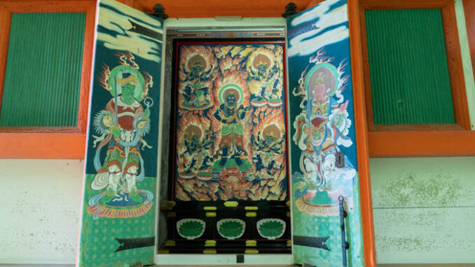 三重塔初層特別開扉中の「高雄山 岩船寺」の画像