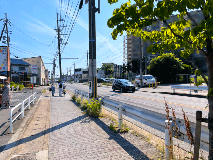 「コープ醍醐石田」前の通り（六地蔵方面）の画像
