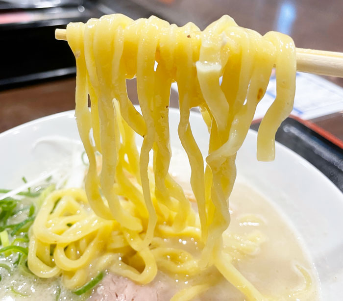 「炭火焼肉 チング」ランチラーメン画像２