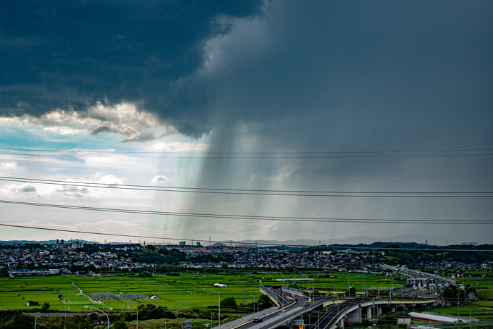 雨と晴れの境目の画像