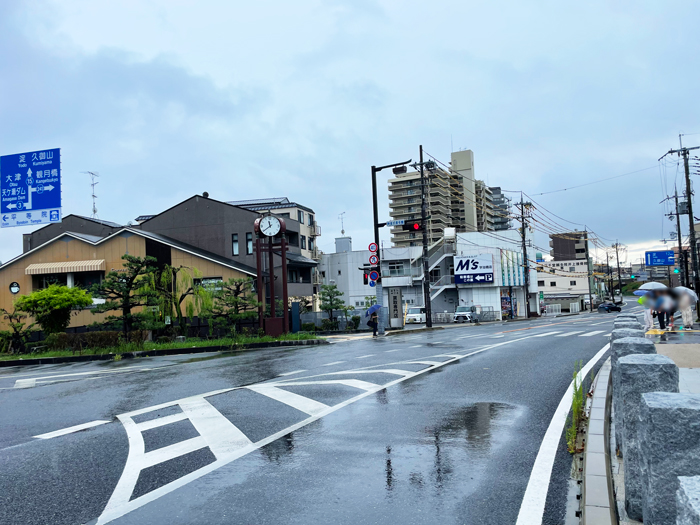 車の少ない宇治の観光エリアの画像