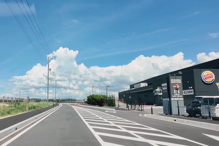 「ホームセンタームサシ 京都八幡店」裏の道路画像１