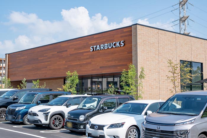 オープン初日ににぎわう「スターバックス コーヒー ジャパン 京都精華台店」の画像