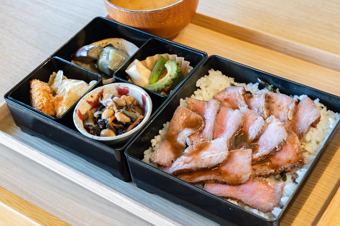 「手作りご飯と珈琲 雨のちハル」大和牛ステーキ二段重の画像１