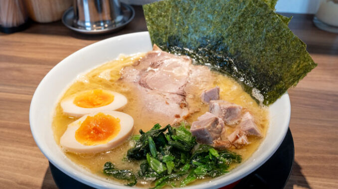 「濃厚とんこつ醤油ラーメン 田辺家」の画像