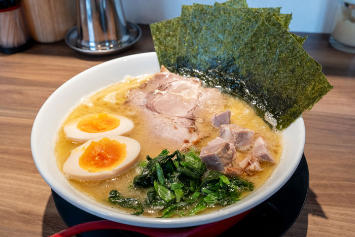 「濃厚とんこつ醤油ラーメン 田辺家」の画像