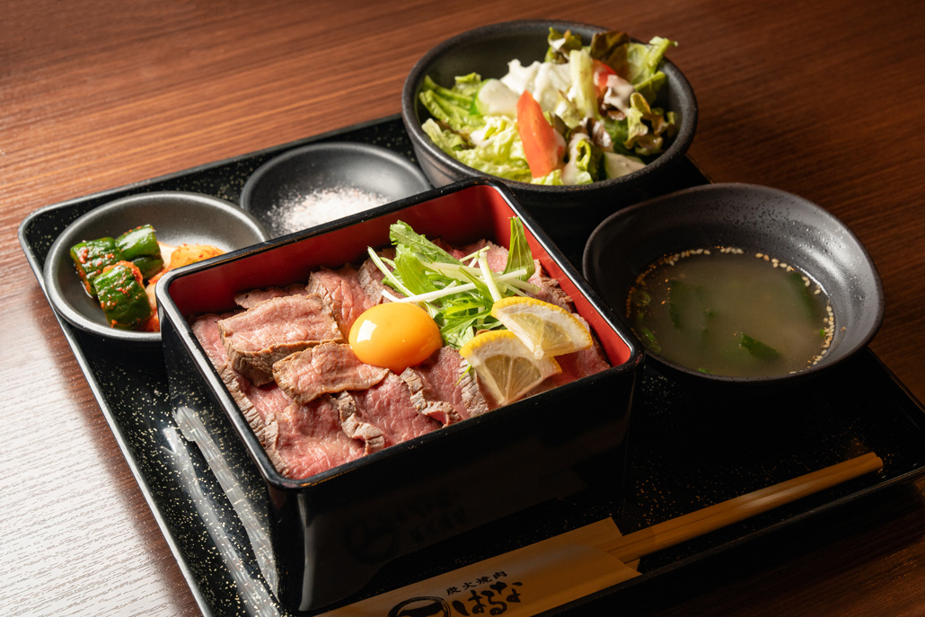 炭火焼肉はるな　ステーキ丼セットの画像