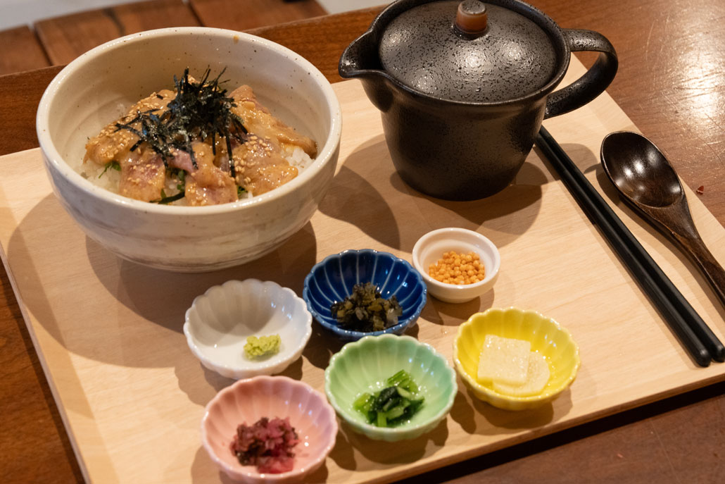 「宇治茶漬け とと兎」　マグロのごまだれ茶漬けの画像１