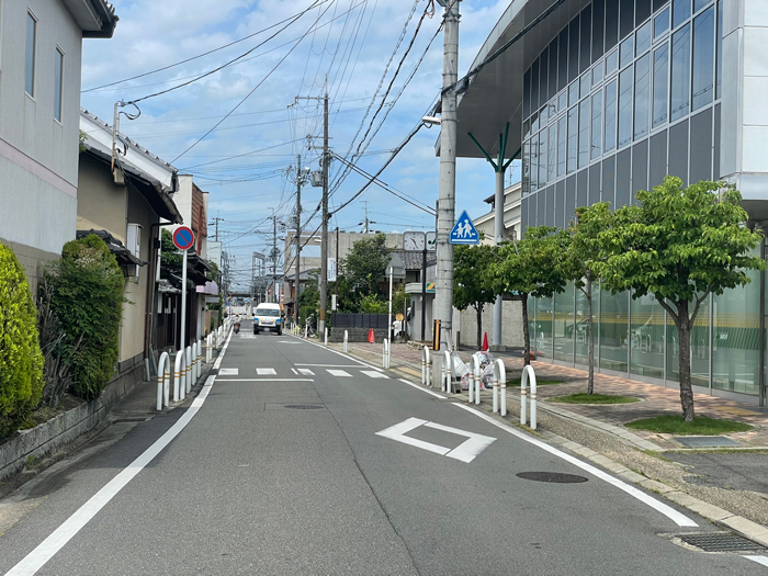 「だいや」の前の通り（西側）の画像