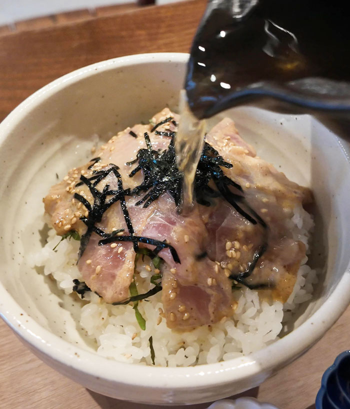 「宇治茶漬け とと兎」　マグロのごまだれ茶漬けの画像３
