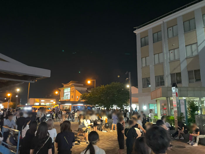 あがた祭の日の夜、JR宇治駅前の画像