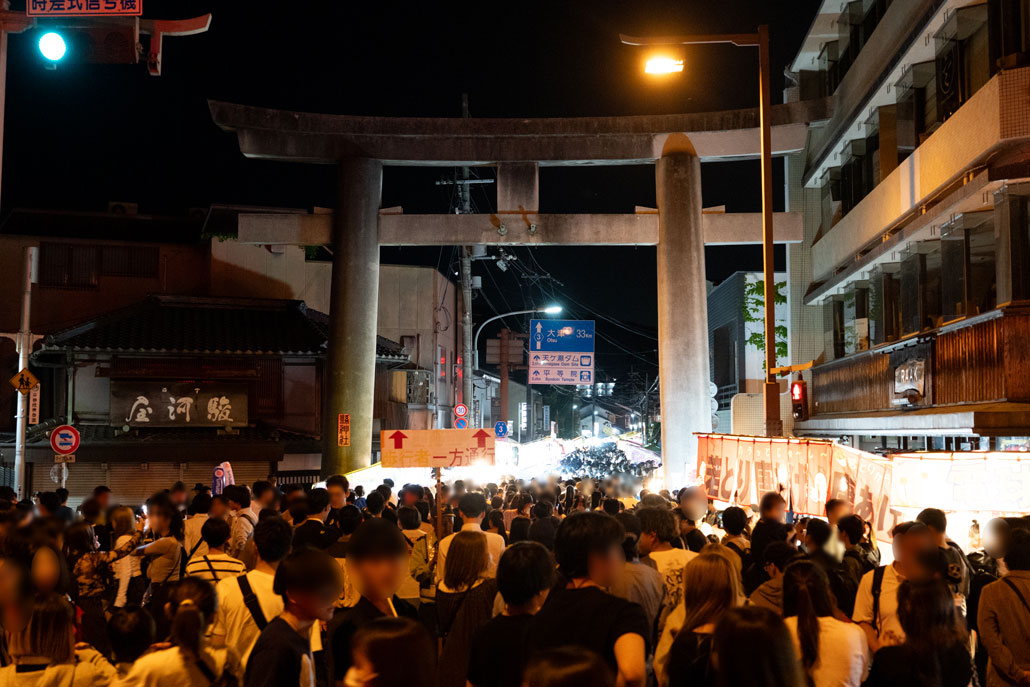 夜のあがた通りの画像