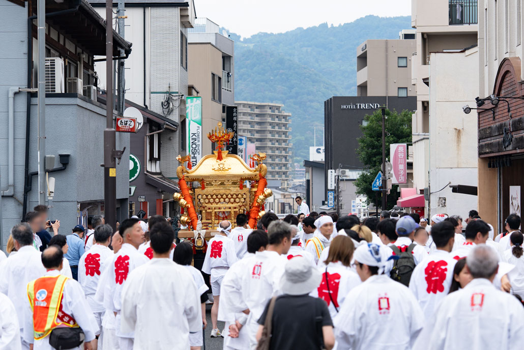 「宇治神社の神輿巡行　還幸祭」の画像１
