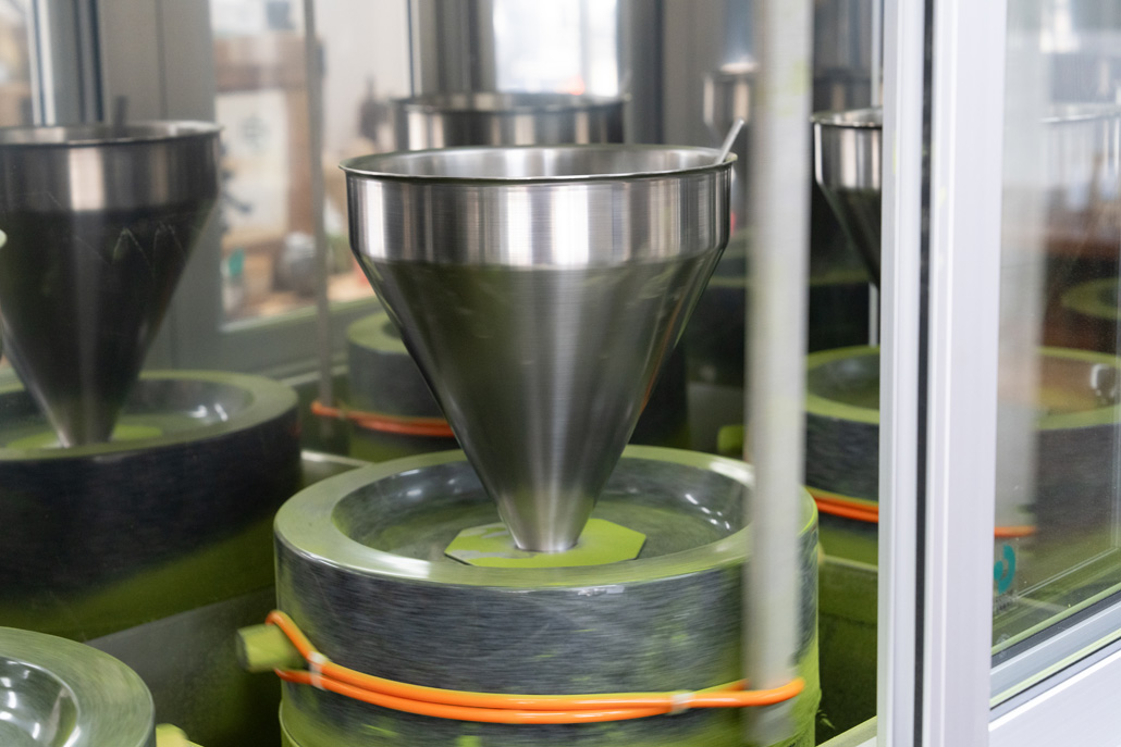 「とび園（TOBI‐EN）」の茶臼の画像