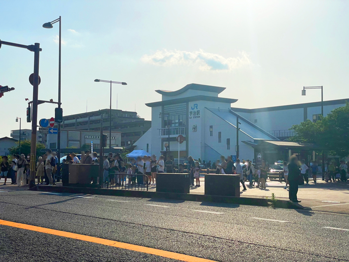 夕方のJR宇治駅の画像