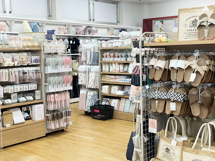 「ダイソー 宇治小倉店」「THREEPPY 宇治小倉店」店内画像
