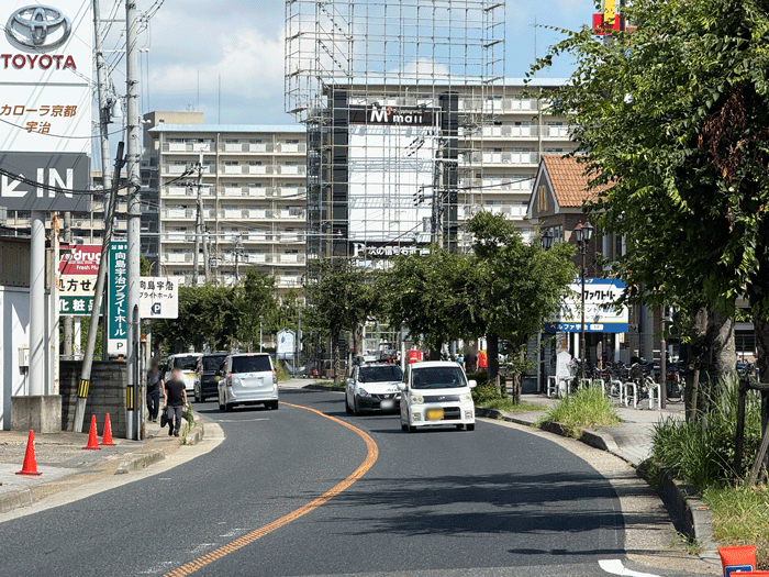 「ロピア 宇治店」前の通りの画像