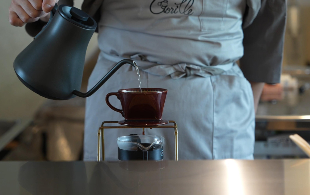 珈琲を入れている画像