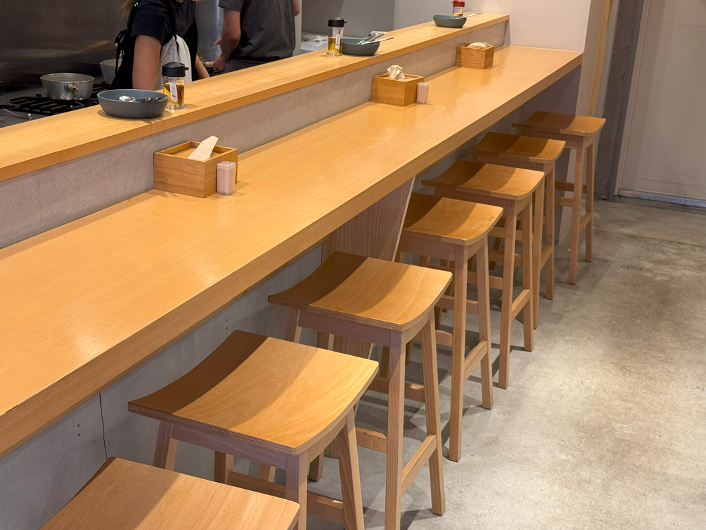 カレー専門店「CURRY STAND ９５６」店内画像１