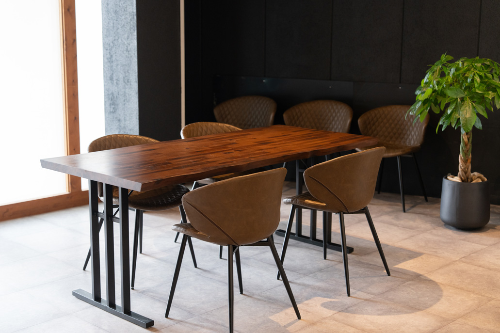 鉄板焼 ひがしまる。　テーブル席の画像