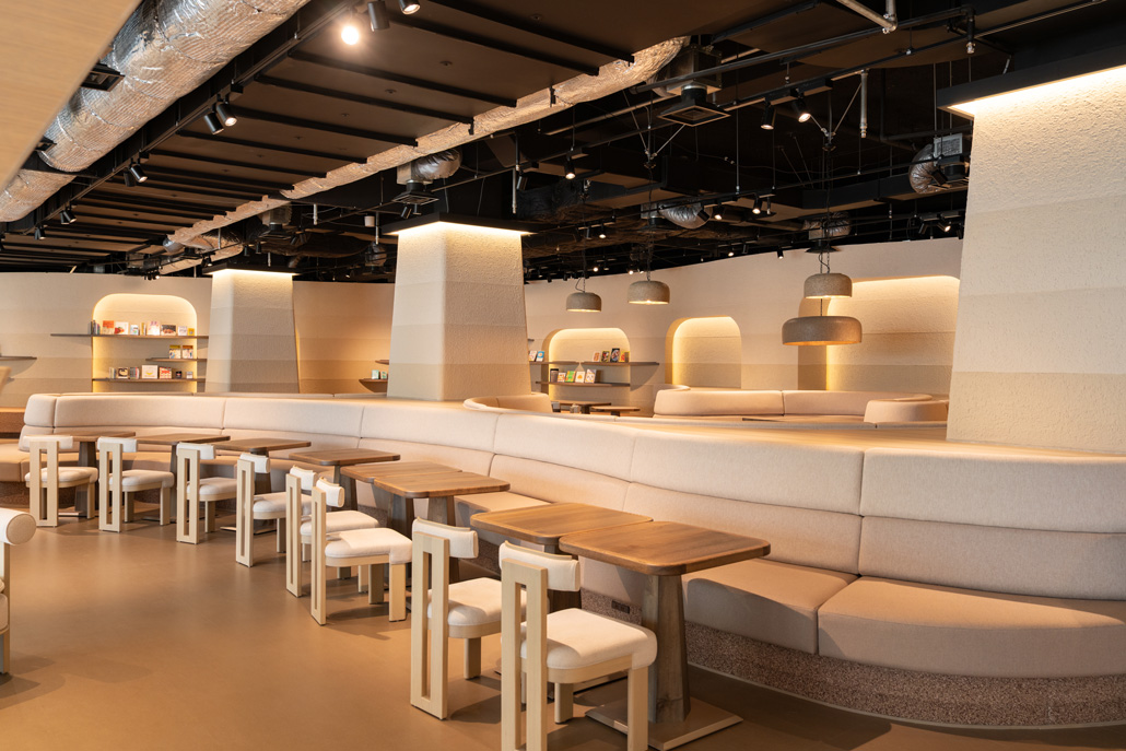 「iru-ca donuts & coffee（イルカ ドーナツ＆コーヒー）」の店内画像２