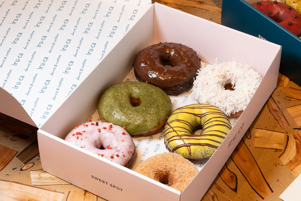 「iru-ca donuts & coffee（イルカ ドーナツ＆コーヒー）」のドーナツ画像２