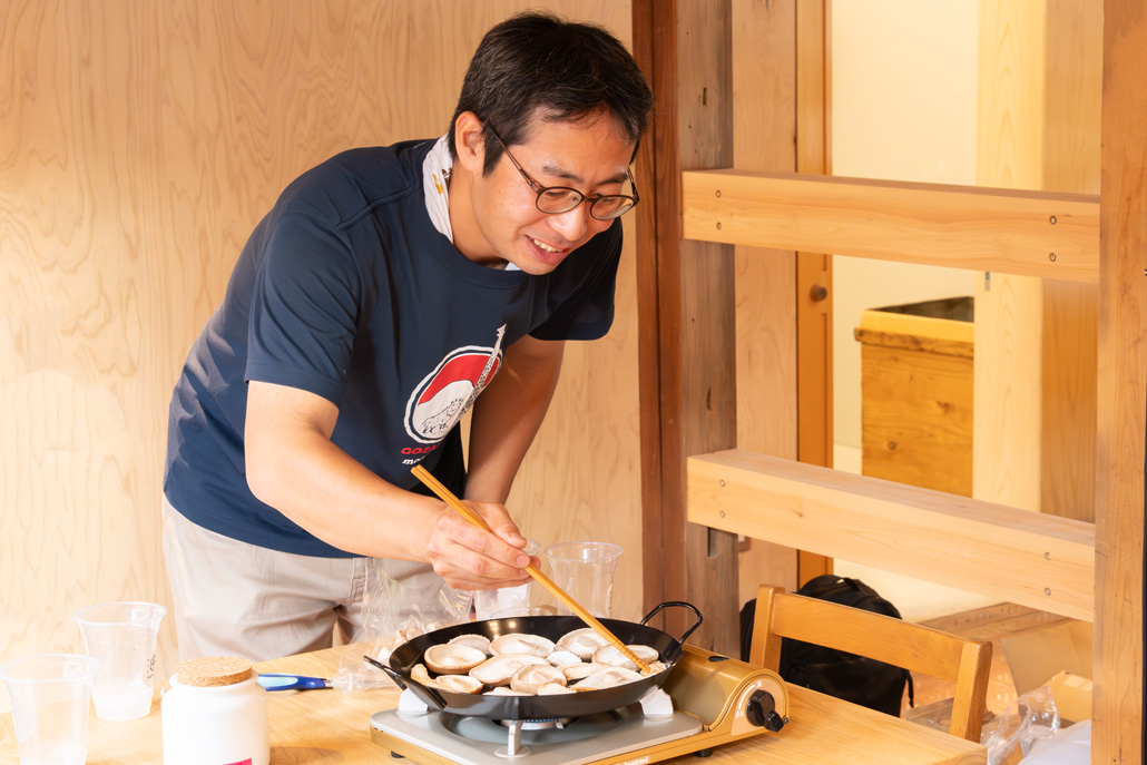 きのこ焼いてる写真