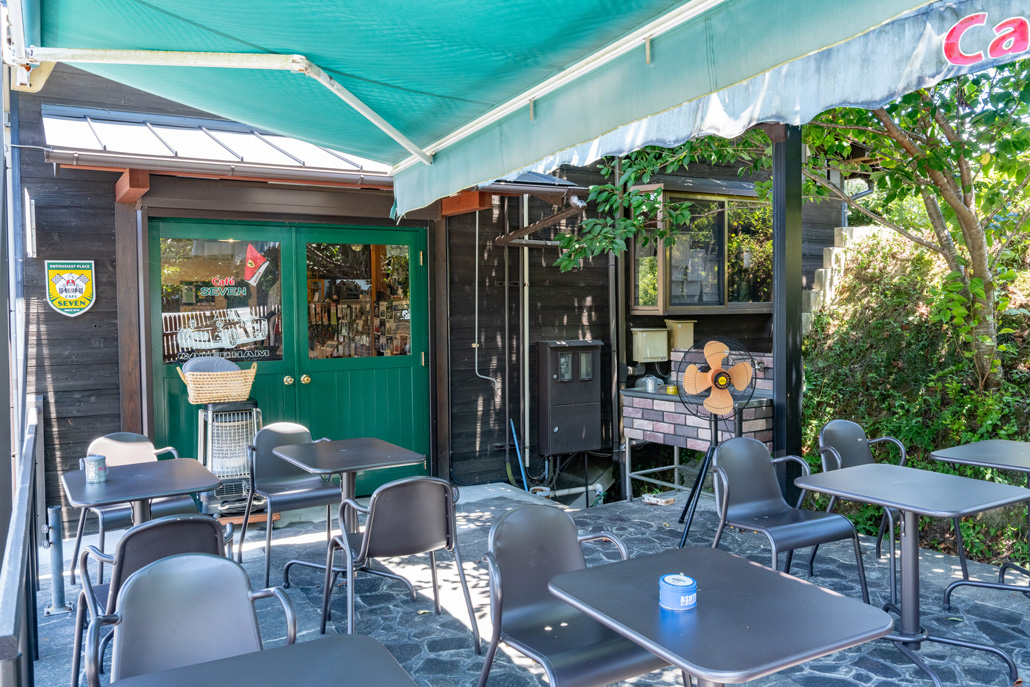 「カフェセブン」のテラスの画像