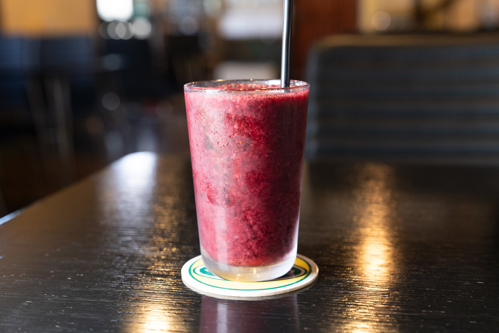 「カフェセブン」の１日２０杯限定のフレッシュブルーベリージュース画像